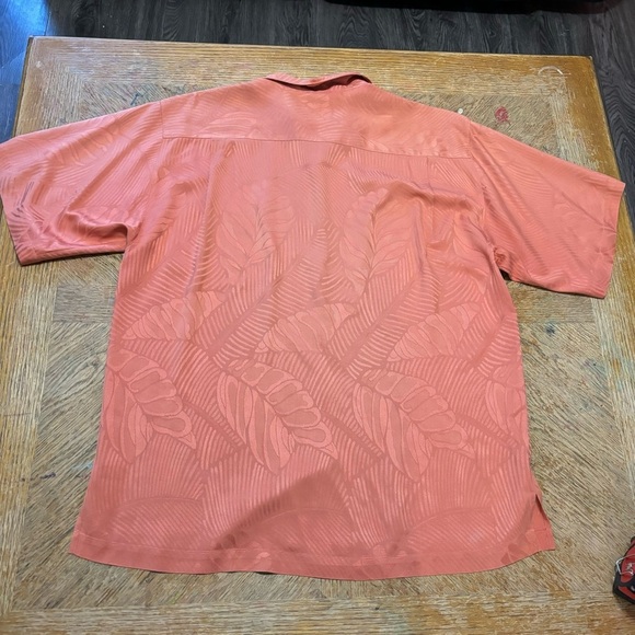 Tommy Bahama Medium Coral Floral Leaf Shape Pattern Hawaiian Tropical 100% Silk - Picture 2 of 9